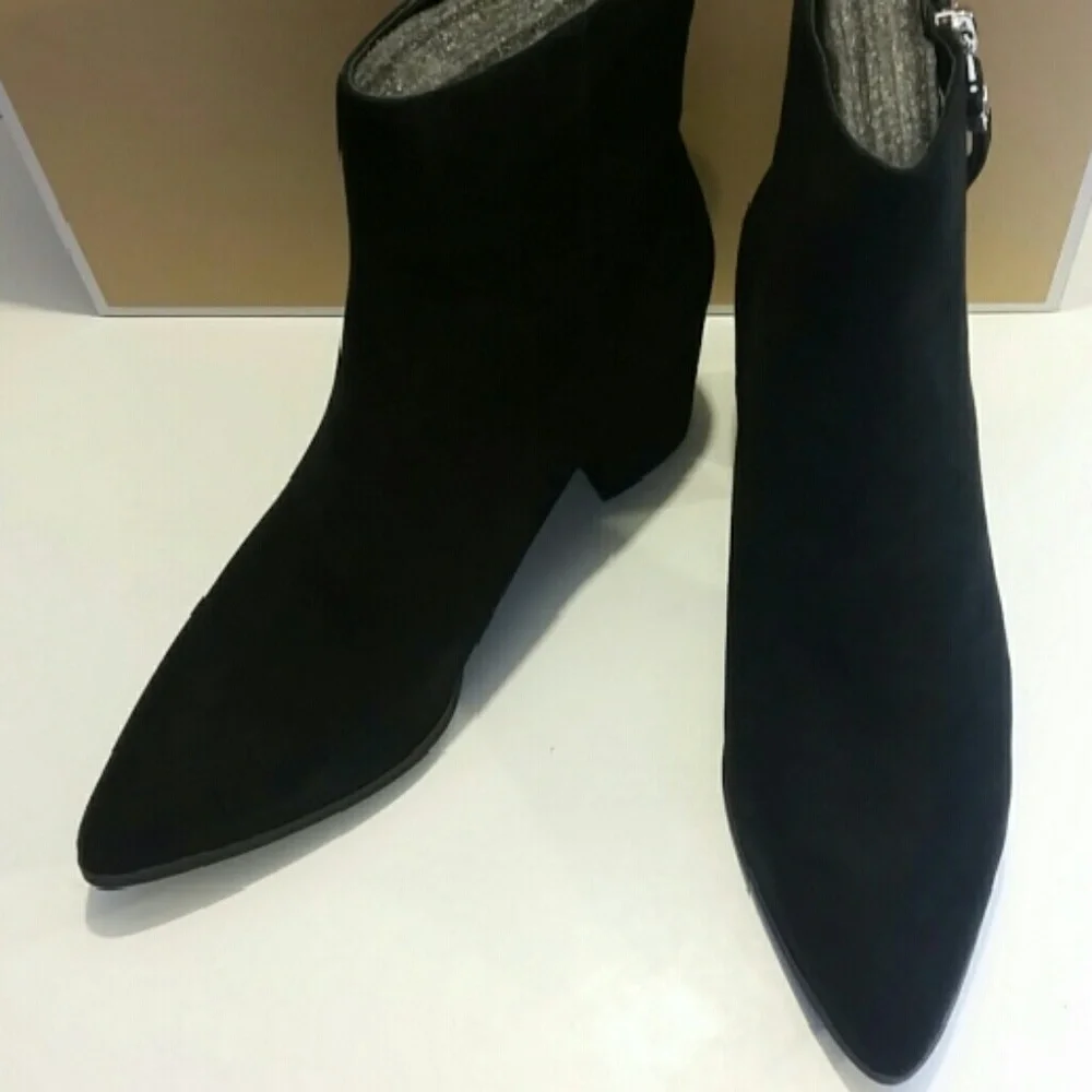 🆕Michael Kors Black Suede Booties - Picture 4 of 4